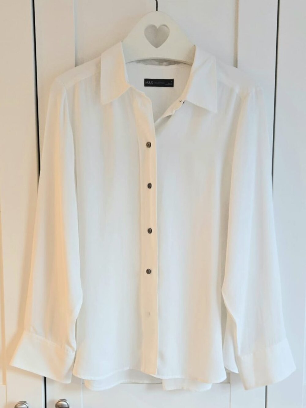 NWOT M&S Collection Ivory Flowy Button-Down Blouse Size 12 100% Polyester - Picture 2 of 10